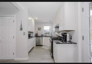 35 Honora Ave in Dracut, MA - Building Photo - Building Photo