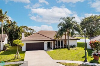 73 Vista Del Rio in Boynton Beach, FL - Building Photo - Building Photo