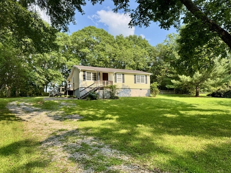 612 N McDonough Rd in Griffin, GA - Building Photo