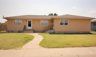 510 W 37th St in Hays, KS - Building Photo
