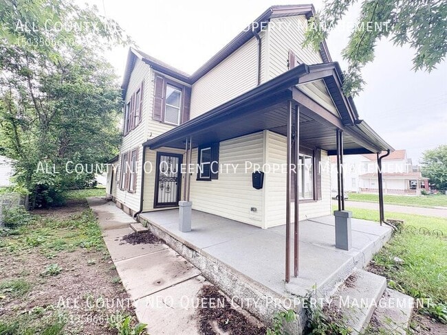105 S Irwin St in Dayton, OH - Foto de edificio - Building Photo