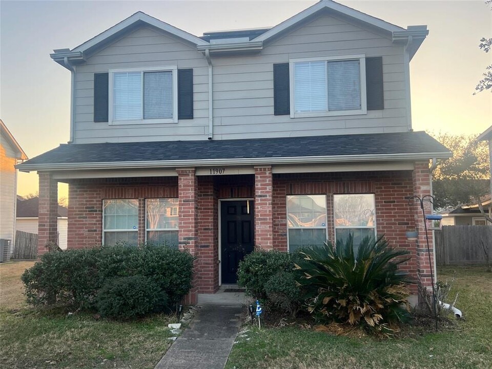 11907 Princess Garden Way in Houston, TX - Building Photo