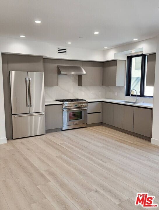 9806 Vidor Dr in Los Angeles, CA - Foto de edificio