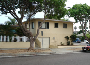 Triplex & 2 Cottages in Oceanside, CA - Foto de edificio - Building Photo