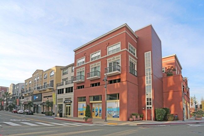 5671-5699 Bay St in Emeryville, CA - Building Photo - Building Photo