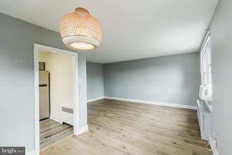 906 E Sharpnack St in Philadelphia, PA - Building Photo - Building Photo