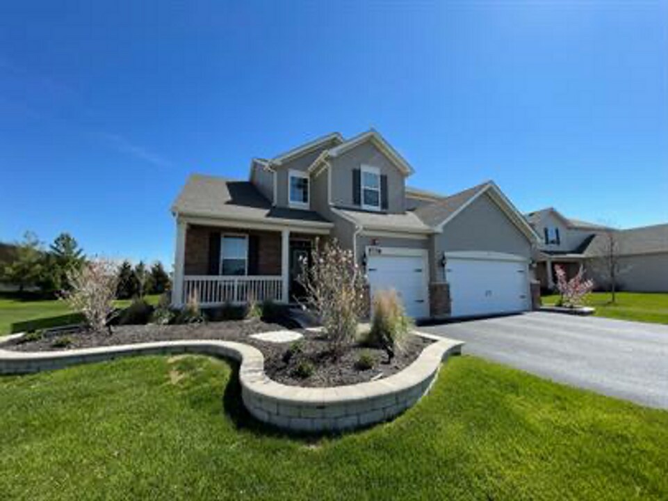 5776 Chatham Dr in Hoffman Estates, IL - Building Photo