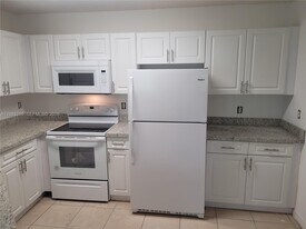 4035 W McNab Rd in Pompano Beach, FL - Building Photo