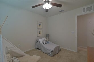 1205 Waggoner Dr, Unit 2-2319 in Krugerville, TX - Foto de edificio - Building Photo