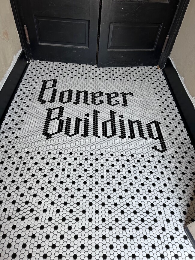 310 Public Sq, Unit Pioneer Building Ste 220 in Watertown, TN - Foto de edificio - Building Photo