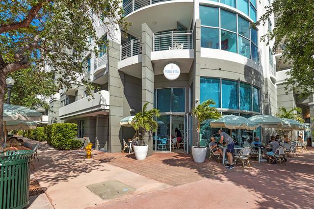 110 Washington Ave, Unit 1615 in Miami Beach, FL - Building Photo