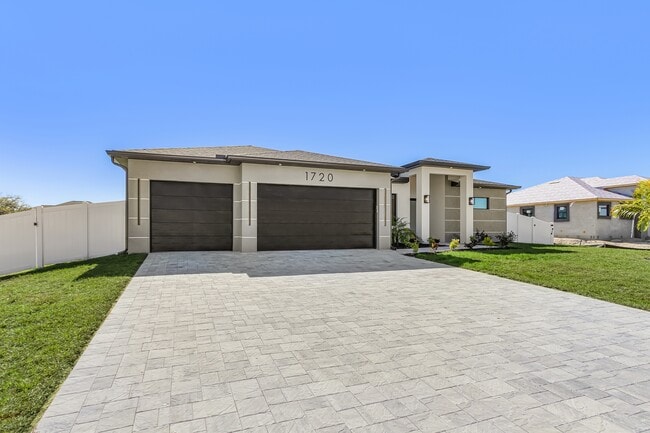 1720 NE 14th St in Cape Coral, FL - Building Photo - Building Photo