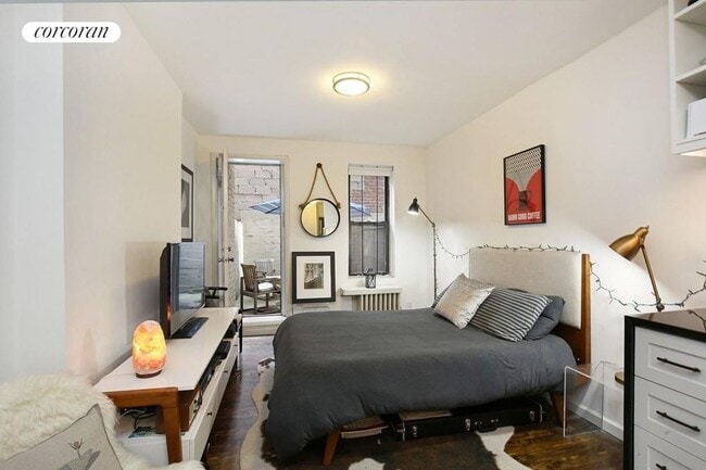 256 W 15th St in New York, NY - Building Photo - Building Photo