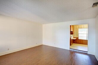 3201 Ashford Ave in Fort Worth, TX - Building Photo - Building Photo