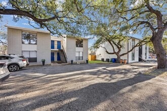 5215 St Georges Green in Austin, TX - Building Photo - Building Photo