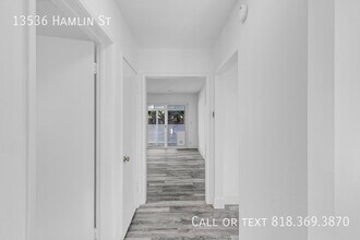 13536 Hamlin St in Los Angeles, CA - Building Photo - Building Photo