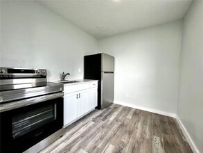 801 NW 7th Ave in Hallandale Beach, FL - Building Photo - Building Photo