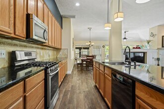 11002 Hammerly Blvd in Houston, TX - Building Photo - Building Photo