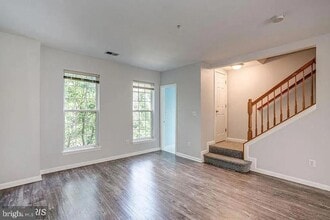 1591 Leeds Castle Dr in Vienna, VA - Building Photo - Building Photo