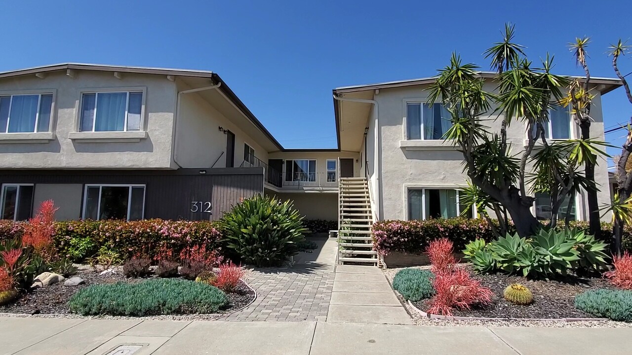 312 Avenida Cabrillo in San Clemente, CA - Foto de edificio