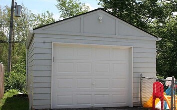 7705 S 39th Ave in Bellevue, NE - Foto de edificio - Building Photo