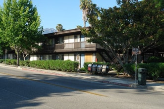 Tori Fore in Santa Barbara, CA - Foto de edificio - Building Photo