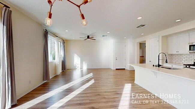 9241 N Lamia Ct in Los Angeles, CA - Building Photo - Building Photo