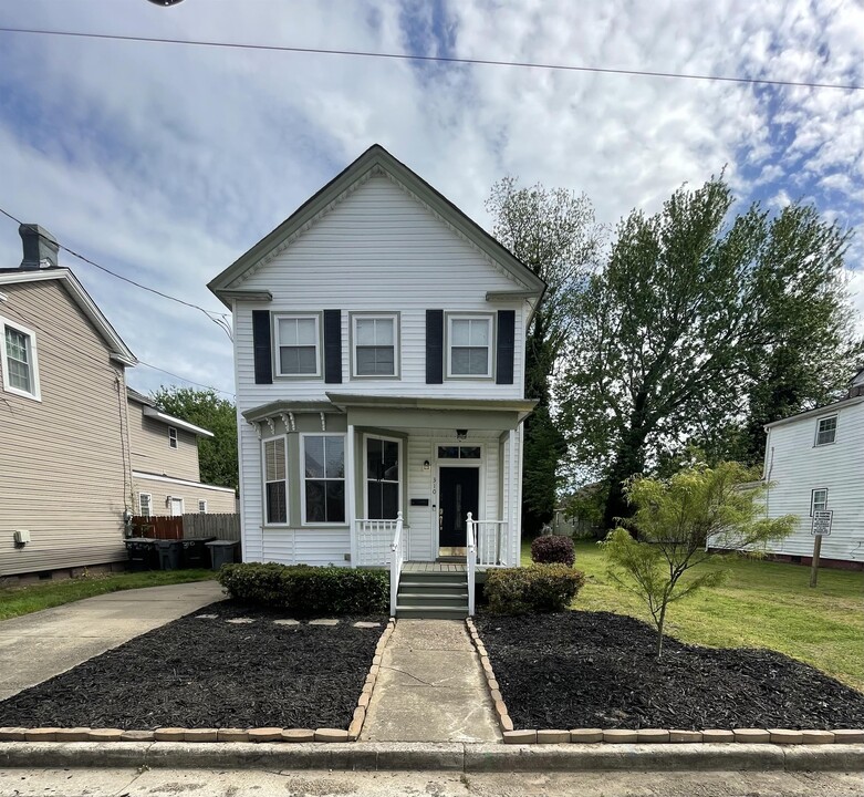 310 Elm Ave in Hampton, VA - Foto de edificio