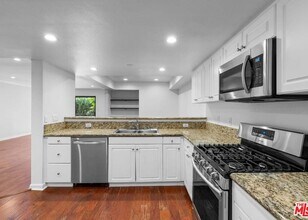 5009 Woodman Ave, Unit 310 in Sherman Oaks, CA - Building Photo - Building Photo