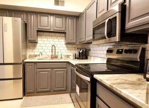 2205 S Huron Pkwy, Unit 1 in Ann Arbor, MI - Building Photo - Building Photo