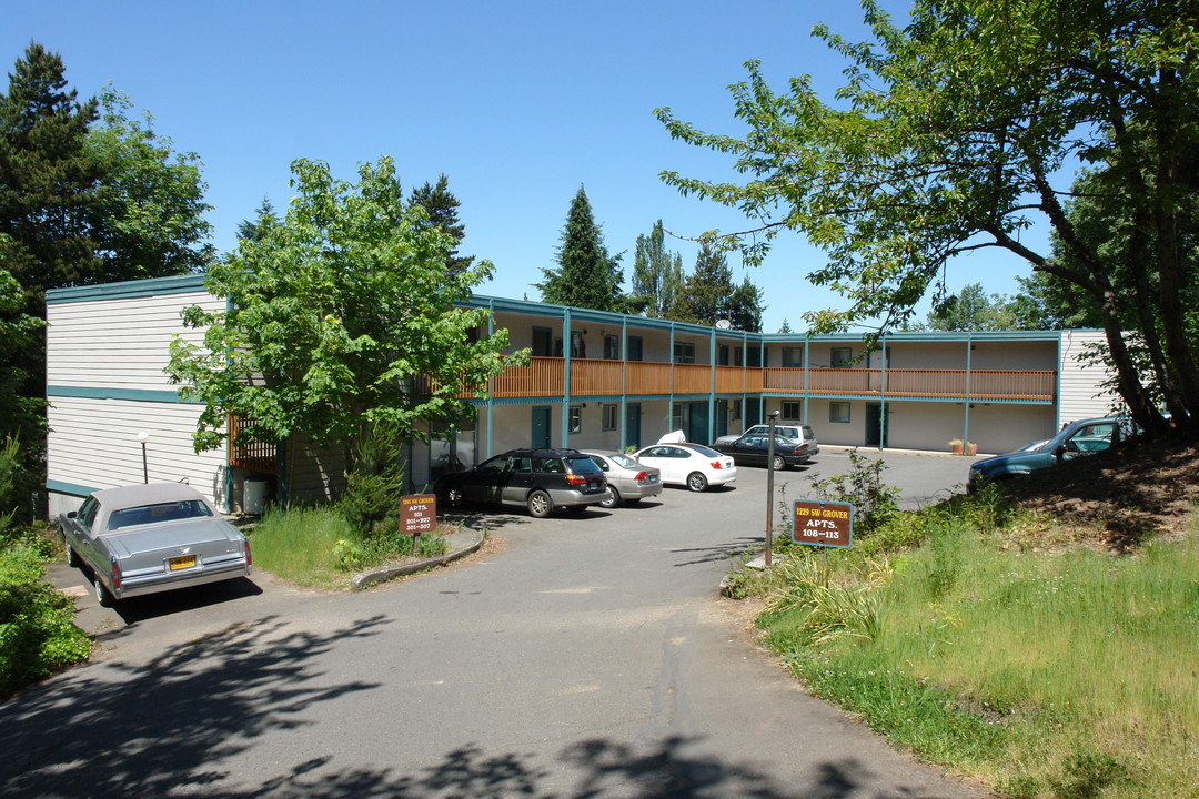 Hill Terrace Apartments in Portland, OR - Building Photo