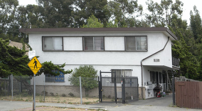 3130 High St in Oakland, CA - Foto de edificio - Building Photo