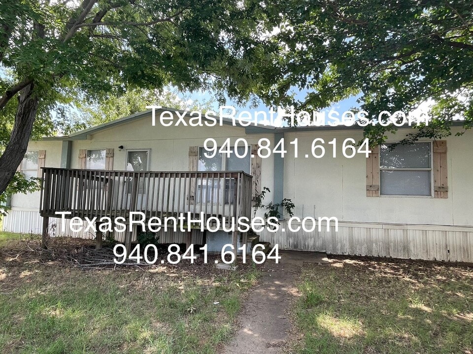 1024 Yucca St in Burkburnett, TX - Building Photo