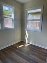 824 E 14th St in The Dalles, OR - Foto de edificio - Building Photo