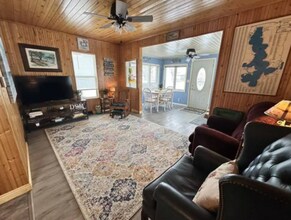 13724 Sunset Dr in Orleans, IA - Building Photo - Building Photo
