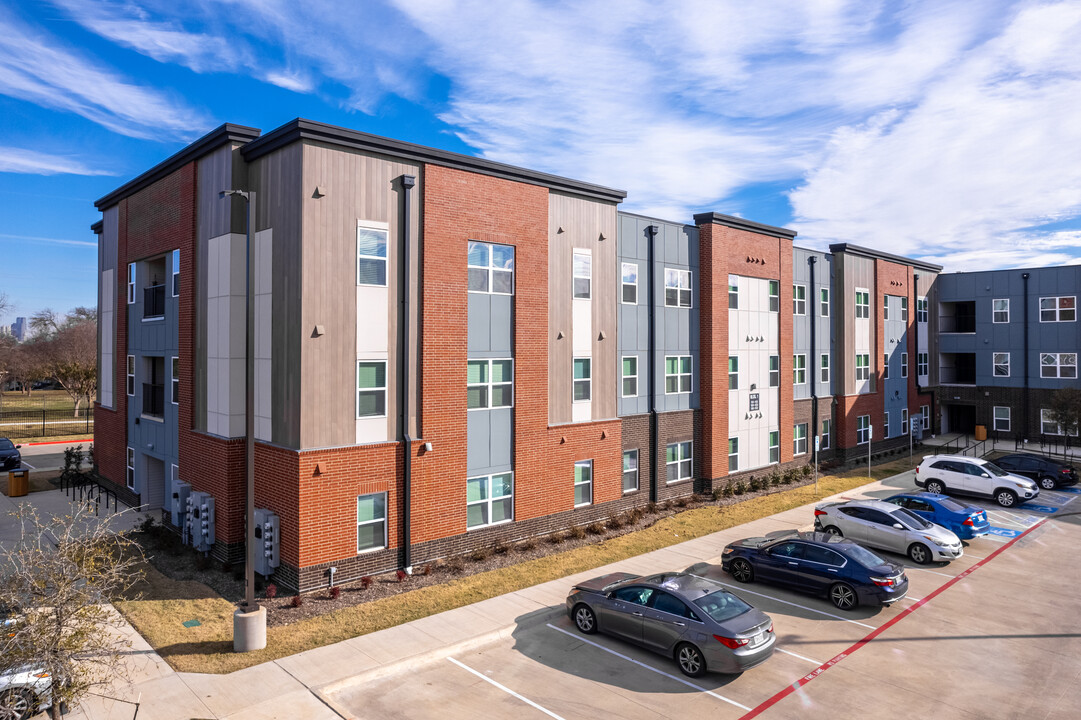 Highpoint at Wynnewood in Dallas, TX - Building Photo