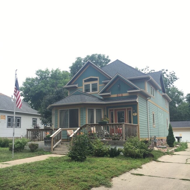 property at 819 S Main Ave