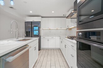 2203 W Giddings St, Unit Garden in Chicago, IL - Building Photo - Building Photo