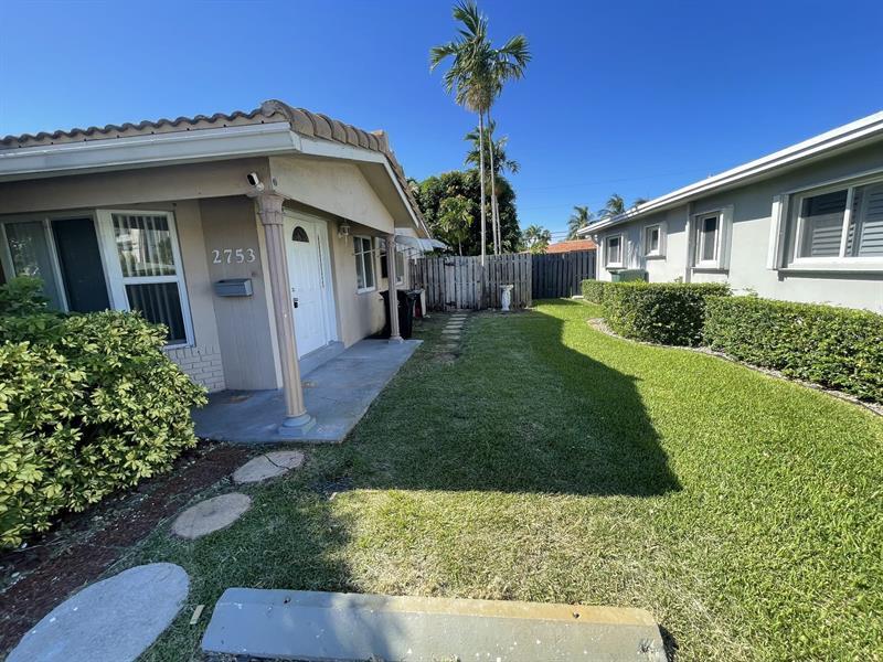 2753 NE 32nd St in Fort Lauderdale, FL - Building Photo