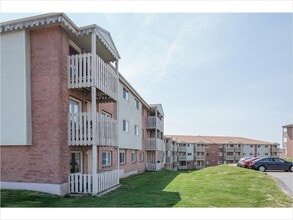 96 Highfield Park Dr in Dartmouth, NS - Building Photo - Building Photo