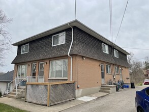 9 Todd St in Cambridge, ON - Building Photo - Building Photo