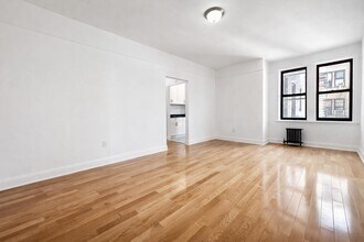 121 Bennett Ave, Unit 45A in New York, NY - Building Photo - Building Photo