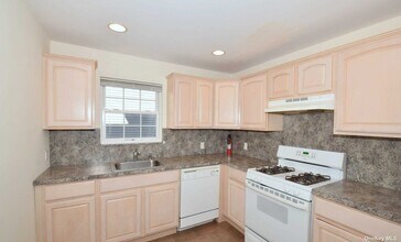74 Firwood Rd-Unit -A in Port Washington, NY - Building Photo - Building Photo