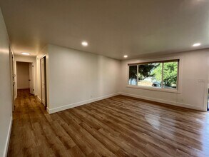 3215 W 7th Ave in Kennewick, WA - Building Photo - Building Photo