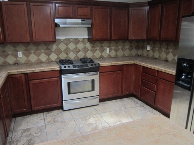 2275 Bennington Ln in Hayward, CA - Building Photo - Building Photo