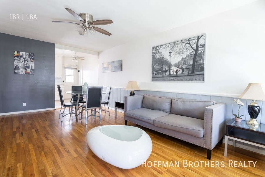 12423 1/2 Chandler Blvd in Los Angeles, CA - Building Photo