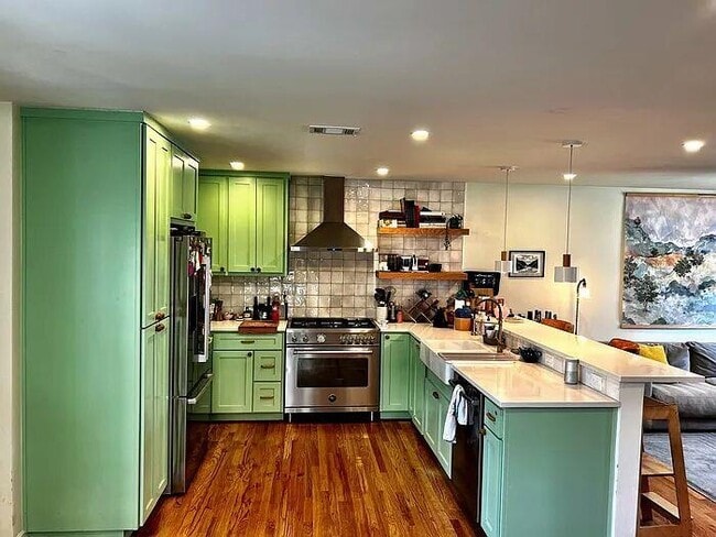 property at 207 W 55th St