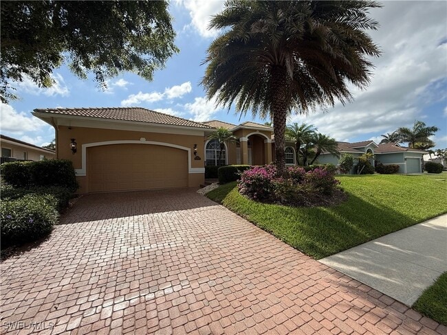 121 Bonita Ct in Marco Island, FL - Foto de edificio - Building Photo