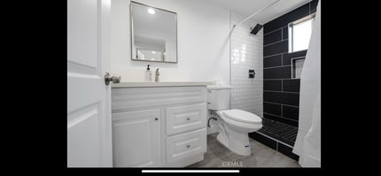 1044 W 84th Pl in Los Angeles, CA - Foto de edificio - Building Photo