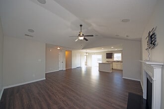 300 Cadenza Ln in Richlands, NC - Building Photo - Building Photo